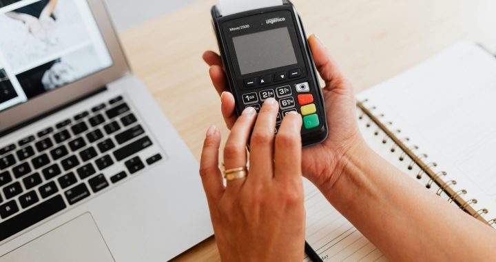 The Benefits of a Cash-Based Society Over a Cashless One